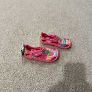 NWT size 7 Oshkosh swim/summer sandals